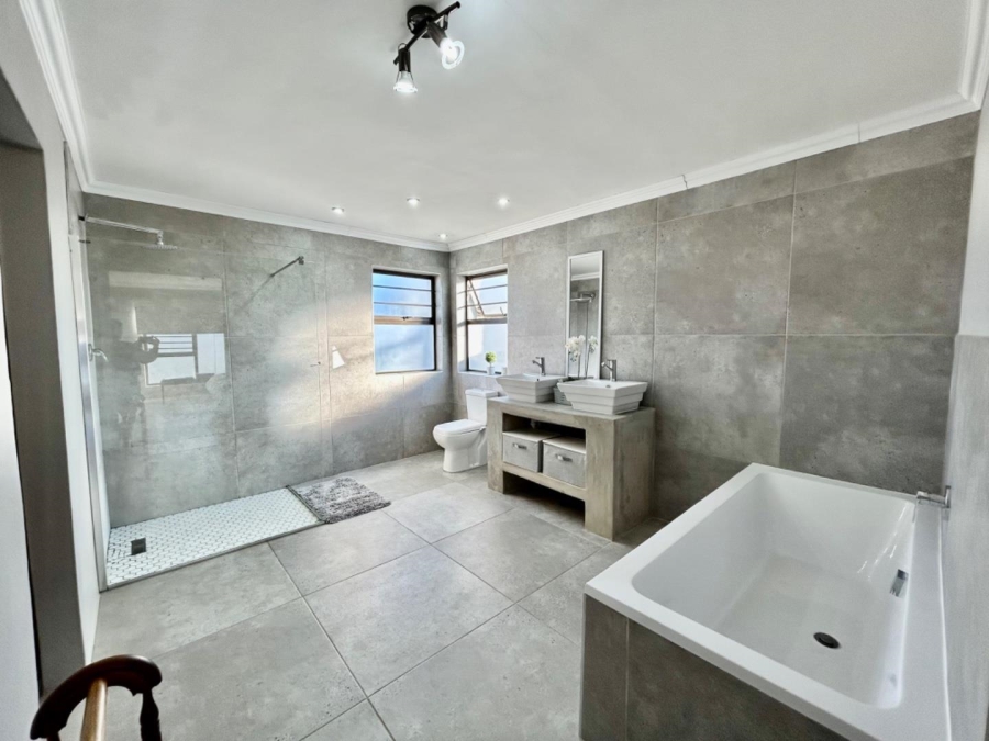 4 Bedroom Property for Sale in Fountains Estate Eastern Cape